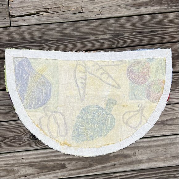 Vtg Half Round Rug Vegetable Design Garlic Eggplant Artichoke Tomato 19" x 30" - Picture 2 of 2